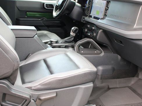 Used 2024 Ford Bronco Big Bend w/ Sasquatch Package AWD/4WD image 8