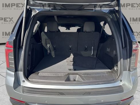 Used 2025 Chevrolet Suburban Z71 image 31