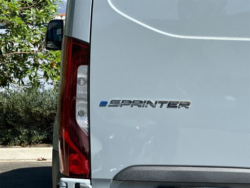New 2024 Mercedes-Benz eSprinter 170 Cargo image 32