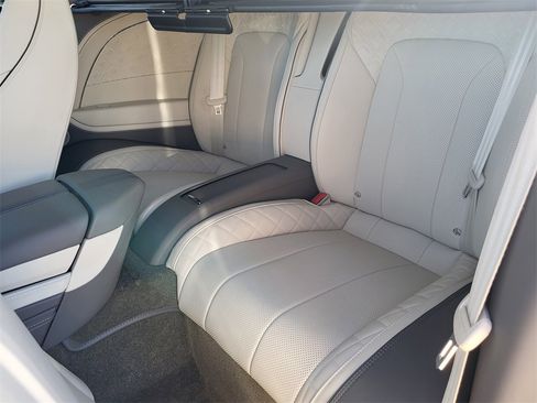 Used 2023 Bentley Continental GT V8 image 17