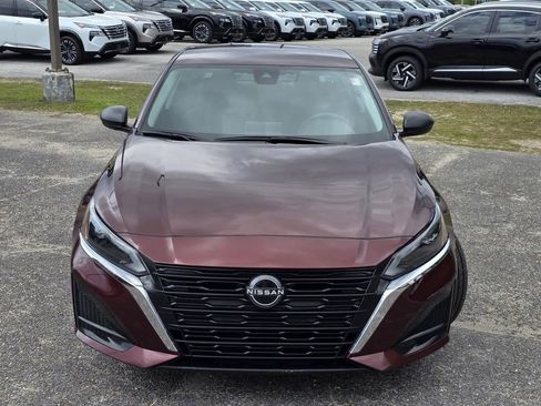 Used 2024 Nissan Altima 2.5 SV FWD image 3