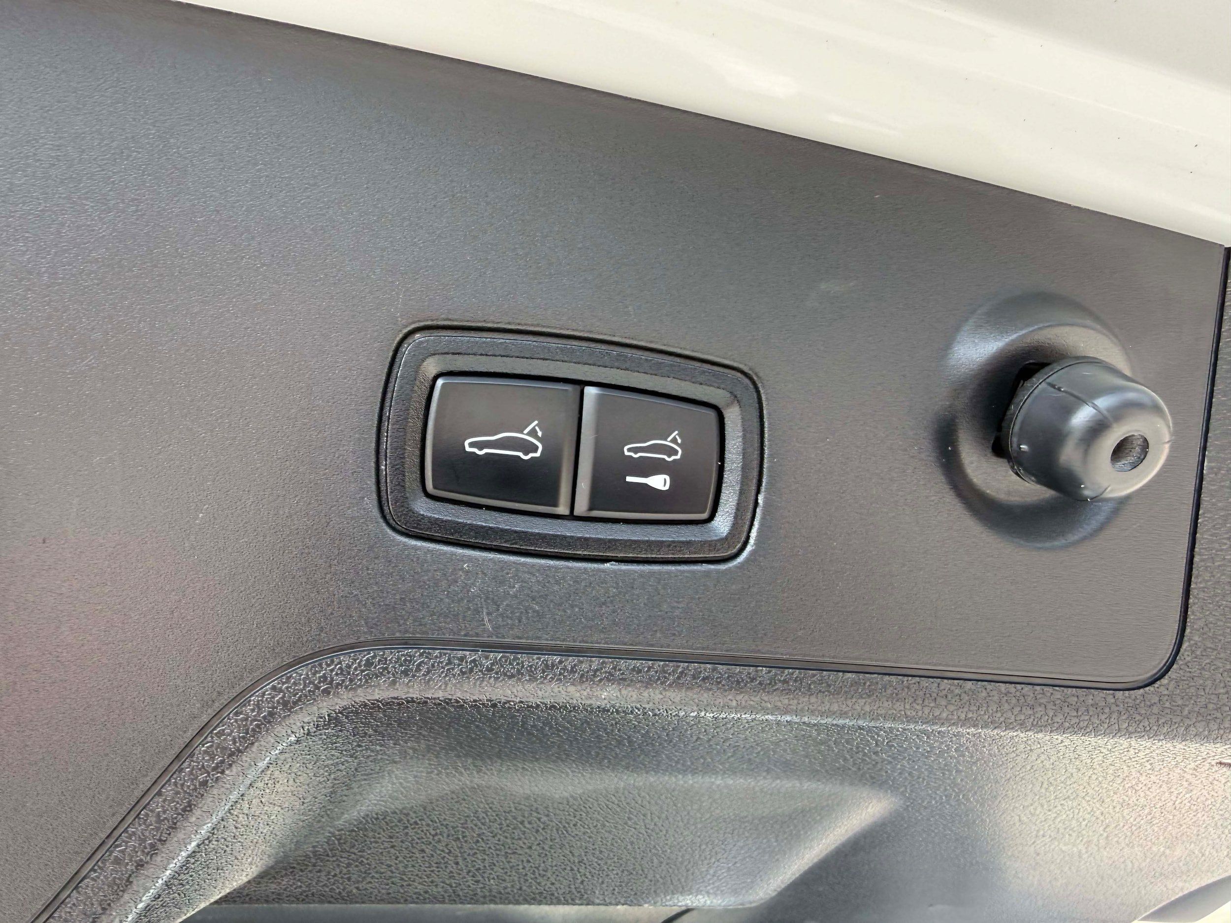 Used 2020 Porsche Panamera 4 AWD/4WD image 29