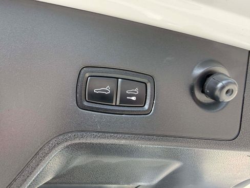 Used 2020 Porsche Panamera 4 AWD/4WD image 29