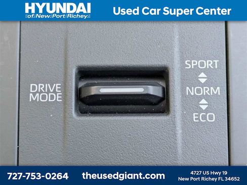 Used 2024 Toyota Highlander LE image 34