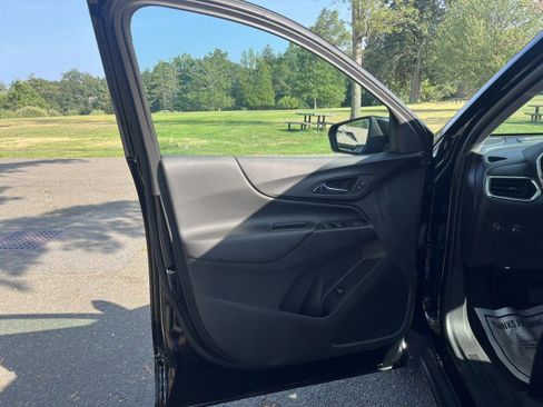 Used 2022 Chevrolet Equinox LT image 18