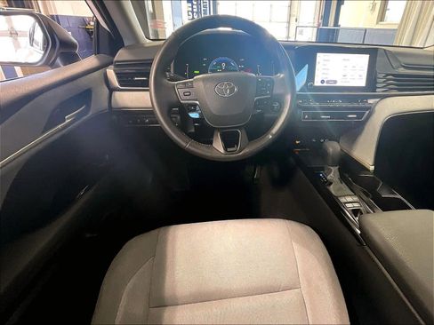 Used 2025 Toyota Camry LE w/ Convenience Package FWD image 17
