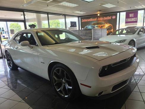 Used 2015 Dodge Challenger R/T w/ Quick Order Package 22B R/T image 4