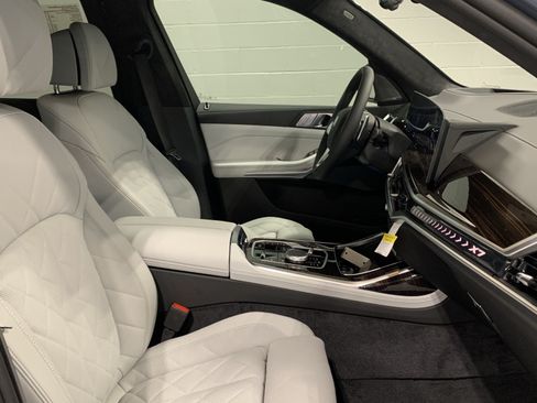 Certified 2026 BMW X7 xDrive40i w/ Premium Package AWD/4WD image 24