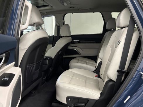 Used 2023 Kia Telluride EX w/ EX Captain's Chair Package AWD/4WD image 29