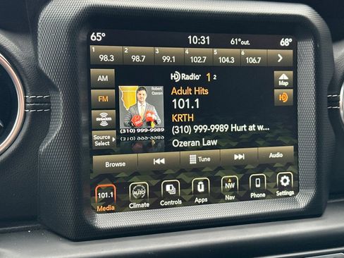 Used 2023 Jeep Wrangler Sahara image 18