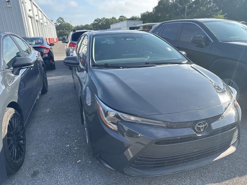Used 2025 Toyota Corolla LE FWD image 3