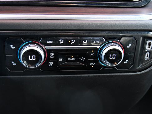 Used 2024 GMC Sierra 1500 SLT image 26