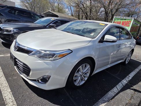 Used 2015 Toyota Avalon XLE image 2