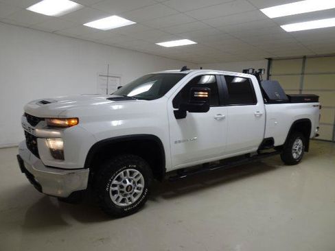 Used 2022 Chevrolet Silverado 2500 LT w/ Convenience Package AWD/4WD image 3