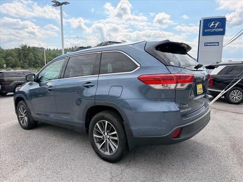 Used 2019 Toyota Highlander XLE AWD/4WD image 5