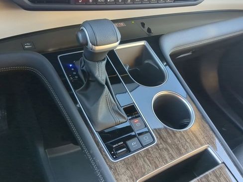 Used 2025 Toyota Sienna Limited image 15