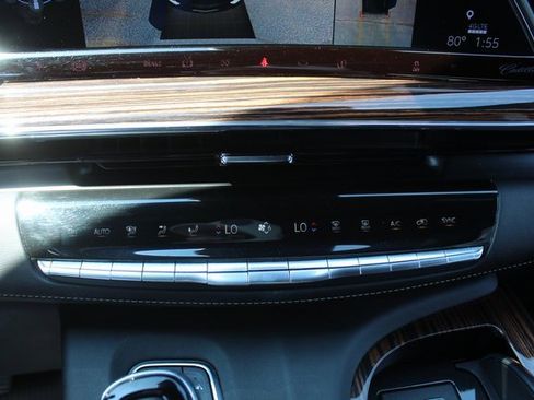 Used 2024 Cadillac Escalade Premium Luxury image 44