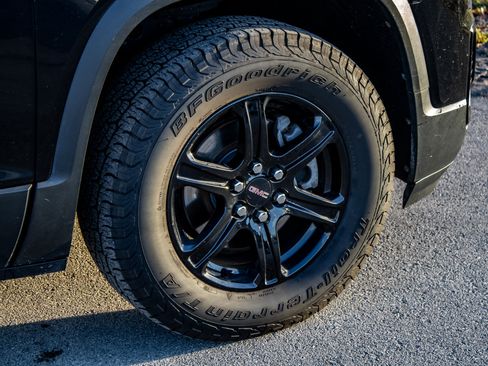 Used 2020 GMC Acadia AT4 image 13