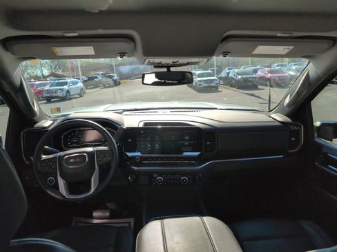 Used 2025 GMC Sierra 2500 SLT w/ SLT Premium Package image 33