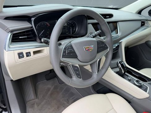 Used 2022 Cadillac XT5 Premium Luxury FWD image 3