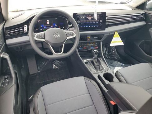 New 2026 Volkswagen Jetta SE FWD image 10
