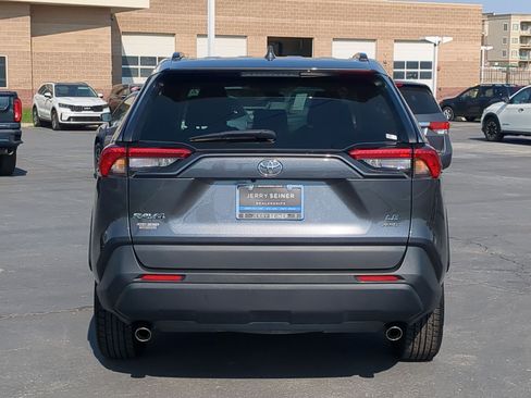 Used 2021 Toyota RAV4 LE w/ Carpet Mat Package (TMS) AWD/4WD image 5
