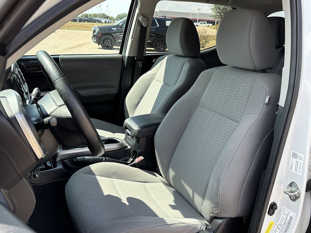 Used 2017 Toyota Tacoma SR5 w/ Tow Package RWD image 12
