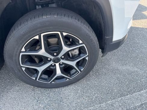 Used 2025 Jeep Compass Limited AWD/4WD image 5