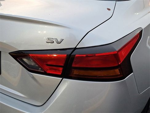 Used 2024 Nissan Altima 2.5 SV image 16