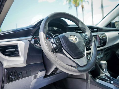 Used 2016 Toyota Corolla LE FWD image 9