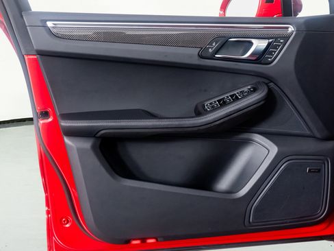 Used 2024 Porsche Macan GTS image 39