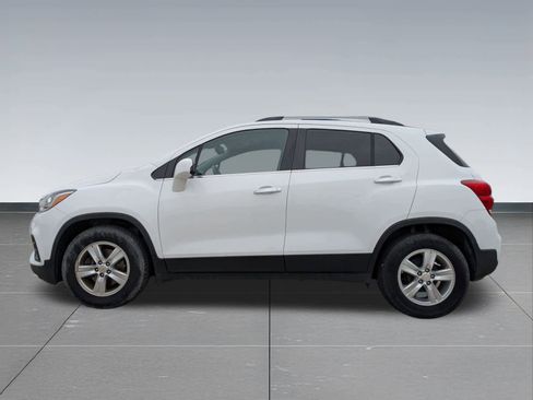 Used 2017 Chevrolet Trax LT w/ LT Convenience Package image 3