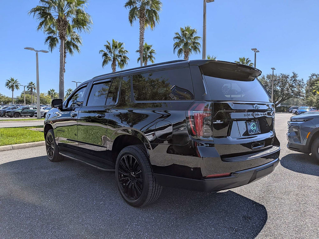 Used 2025 Chevrolet Suburban LS RWD image 32