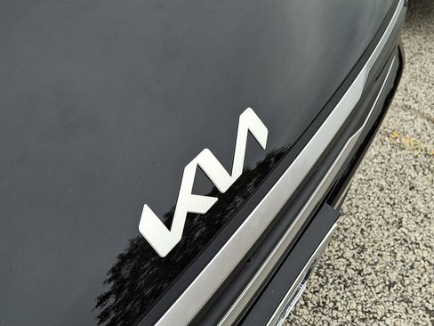 New 2025 Kia K4 LXS image 4