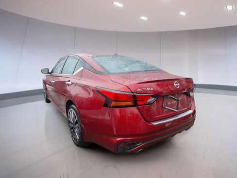 Used 2023 Nissan Altima 2.5 SV w/ SV Premium Package image 3