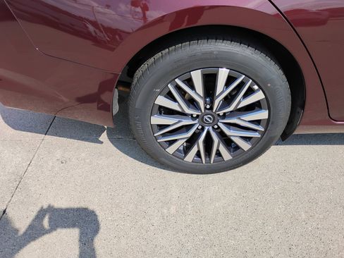 Used 2025 Nissan Altima 2.5 SV FWD image 33