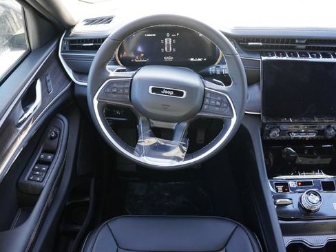 New 2025 Jeep Grand Cherokee Limited image 13