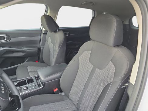 Used 2023 Kia Sorento LX image 10