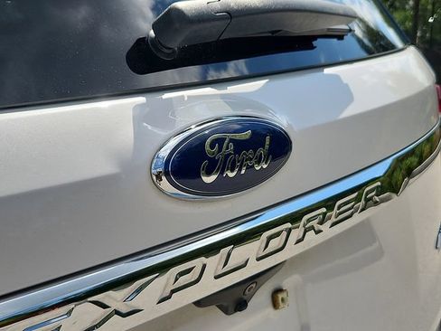 Used 2019 Ford Explorer XLT w/ Equipment Group 202A AWD/4WD image 31