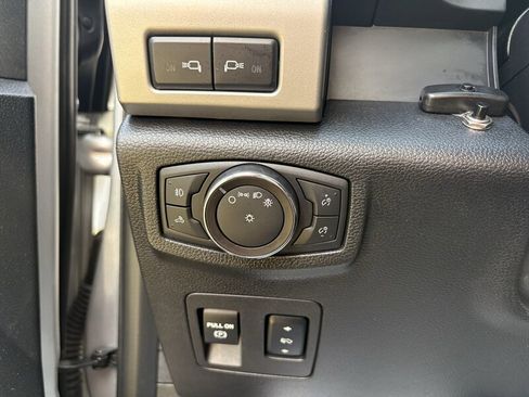 Used 2018 Ford F150 Lariat w/ Equipment Group 502A Luxury image 13