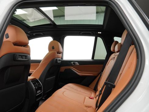 Used 2022 BMW X5 xDrive40i w/ Premium Package AWD/4WD image 13