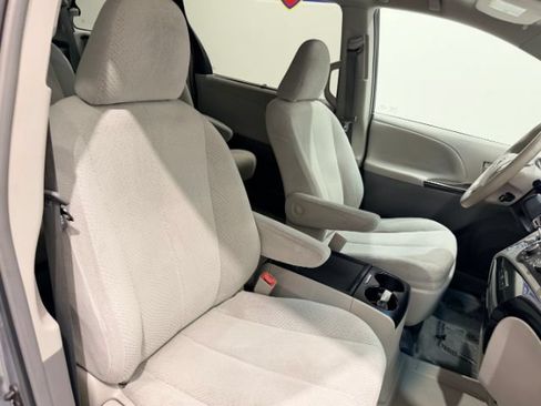 Used 2012 Toyota Sienna LE w/ Towing Pkg FWD image 20