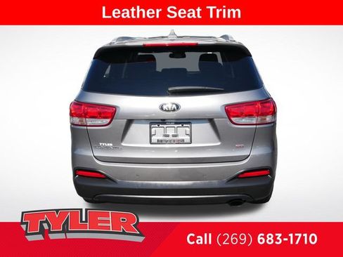 Used 2017 Kia Sorento FWD w/ LX Convenience Package image 7