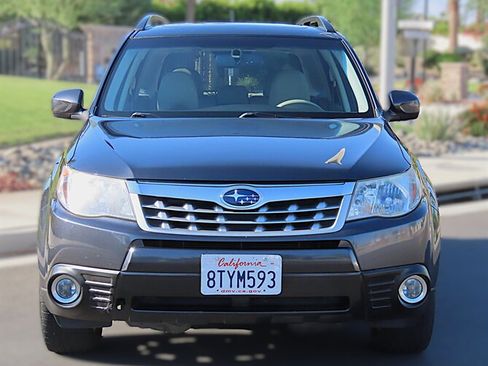 Used 2013 Subaru Forester 2.5X Premium w/ All-Weather Plus Pkg AWD/4WD image 2