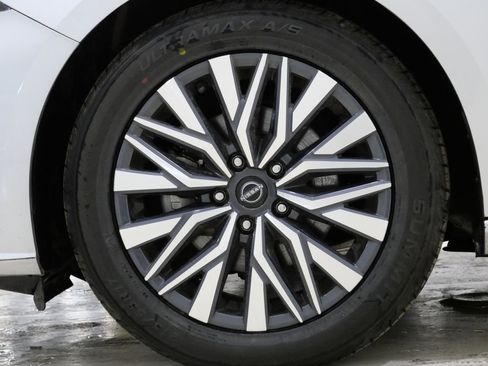 Used 2024 Nissan Altima 2.5 SV image 9