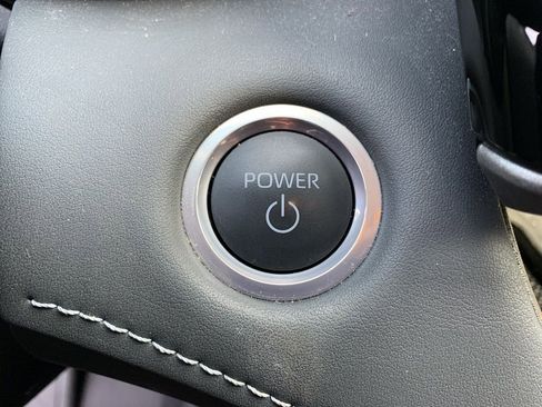 Used 2024 Toyota Highlander XLE image 24