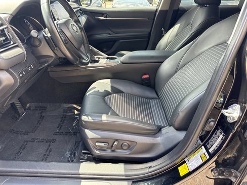 Used 2023 Toyota Camry SE w/ Convenience Package FWD image 9
