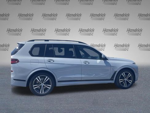 Used 2025 BMW X7 xDrive40i w/ M Sport Package AWD/4WD image 6