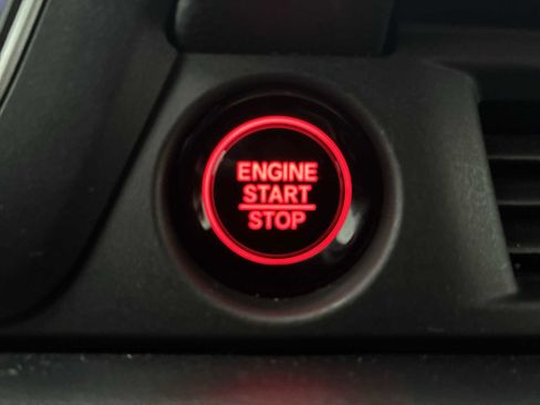 Used 2025 Honda Pilot Black Edition image 17