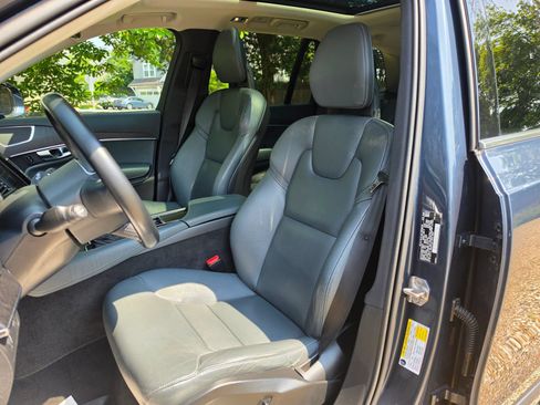 Used 2020 Volvo XC90 T6 Momentum w/ Protection Package Premier AWD/4WD image 17